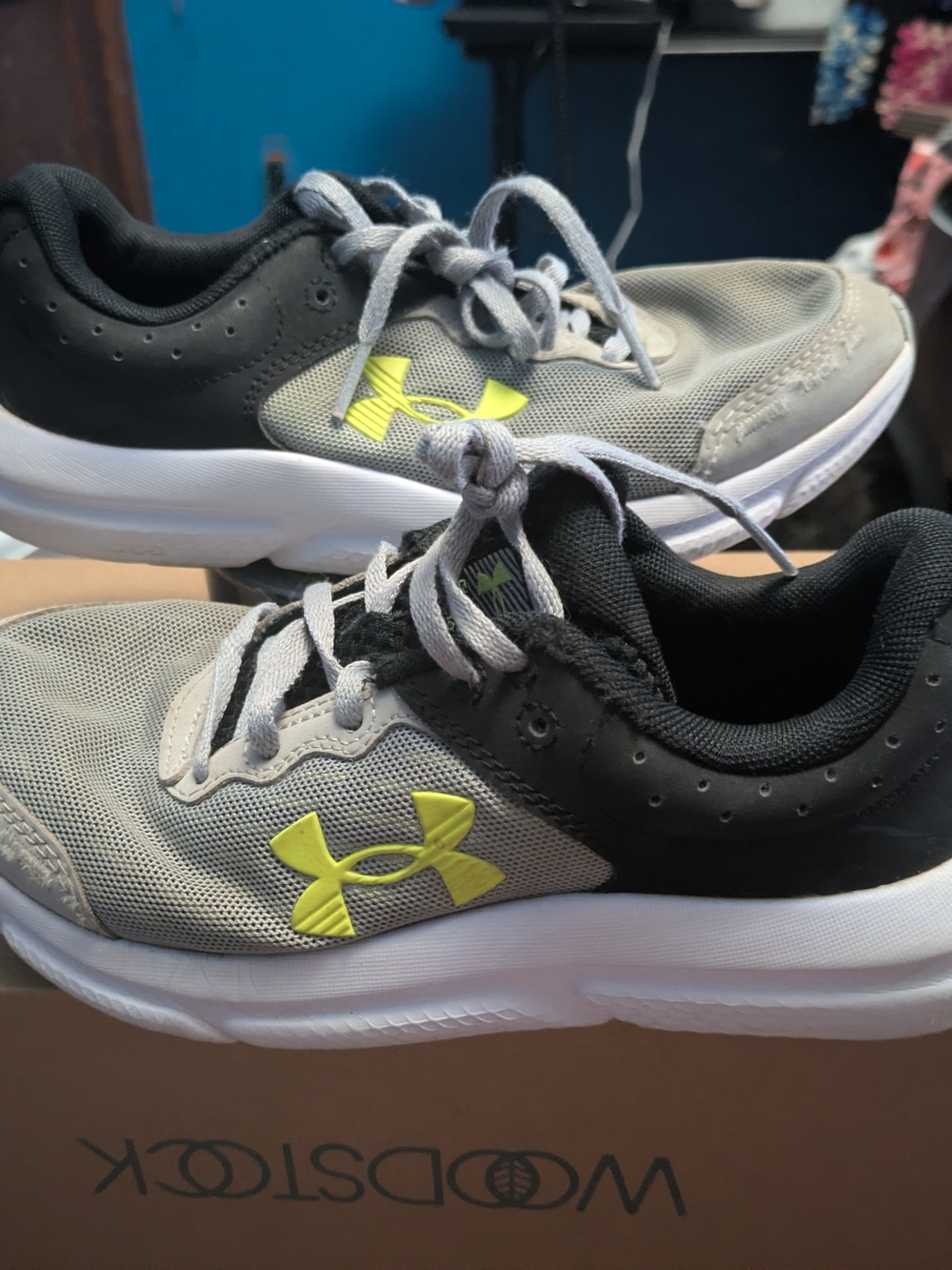 Under Armour Boys Gray and Neon Yellow Mesh Sneakers Size 5.5Y